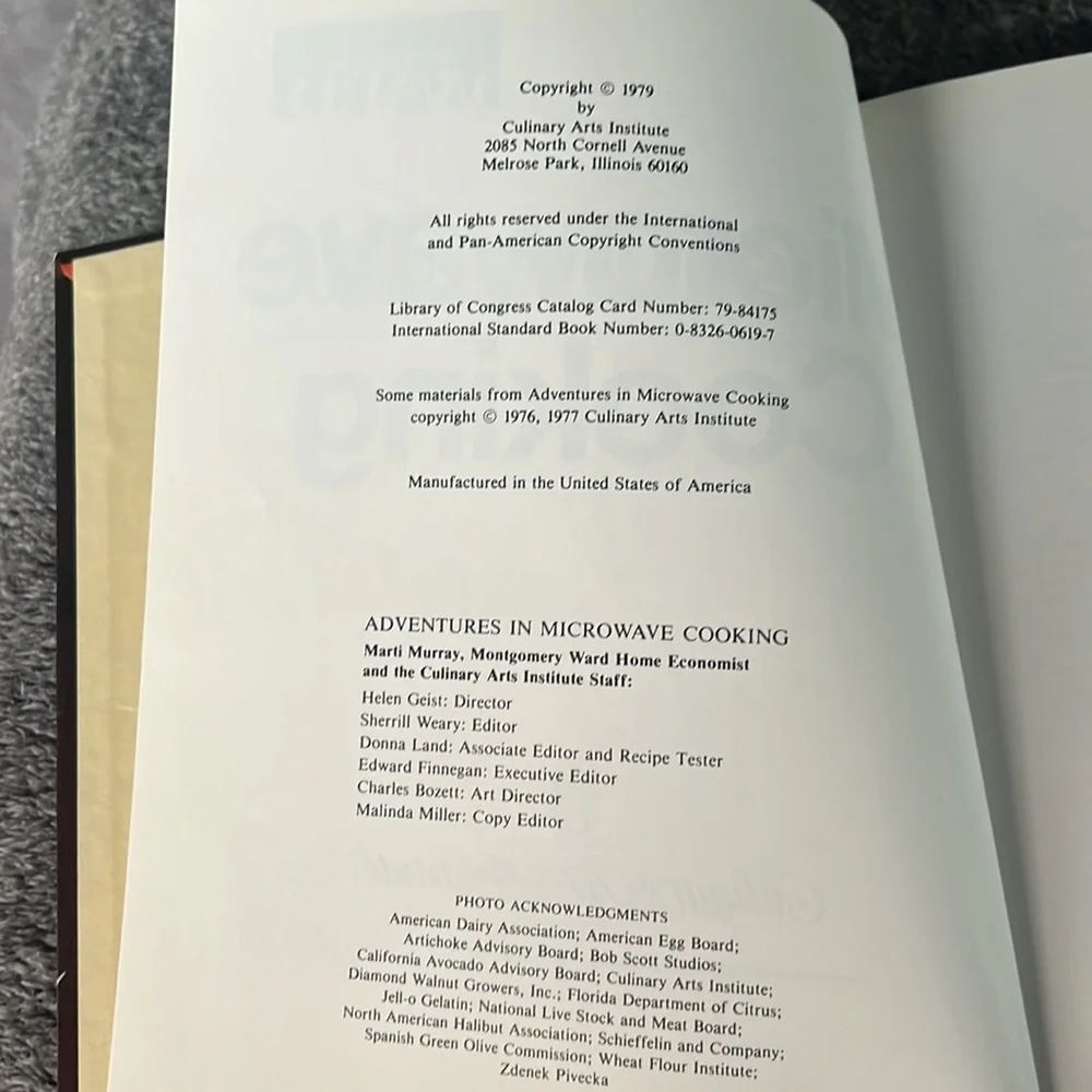 ADVENTURES IN MICROWAVE COOKING COOKBOOK AND TIPS 1979 VINTAGE HARDCOVER BOOK